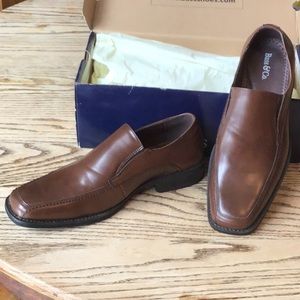 New Men’s bass shoes 9.5D.  Tobacco color